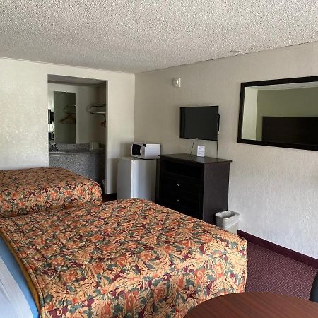 Red Carpet Inn Greensboro Exterior photo