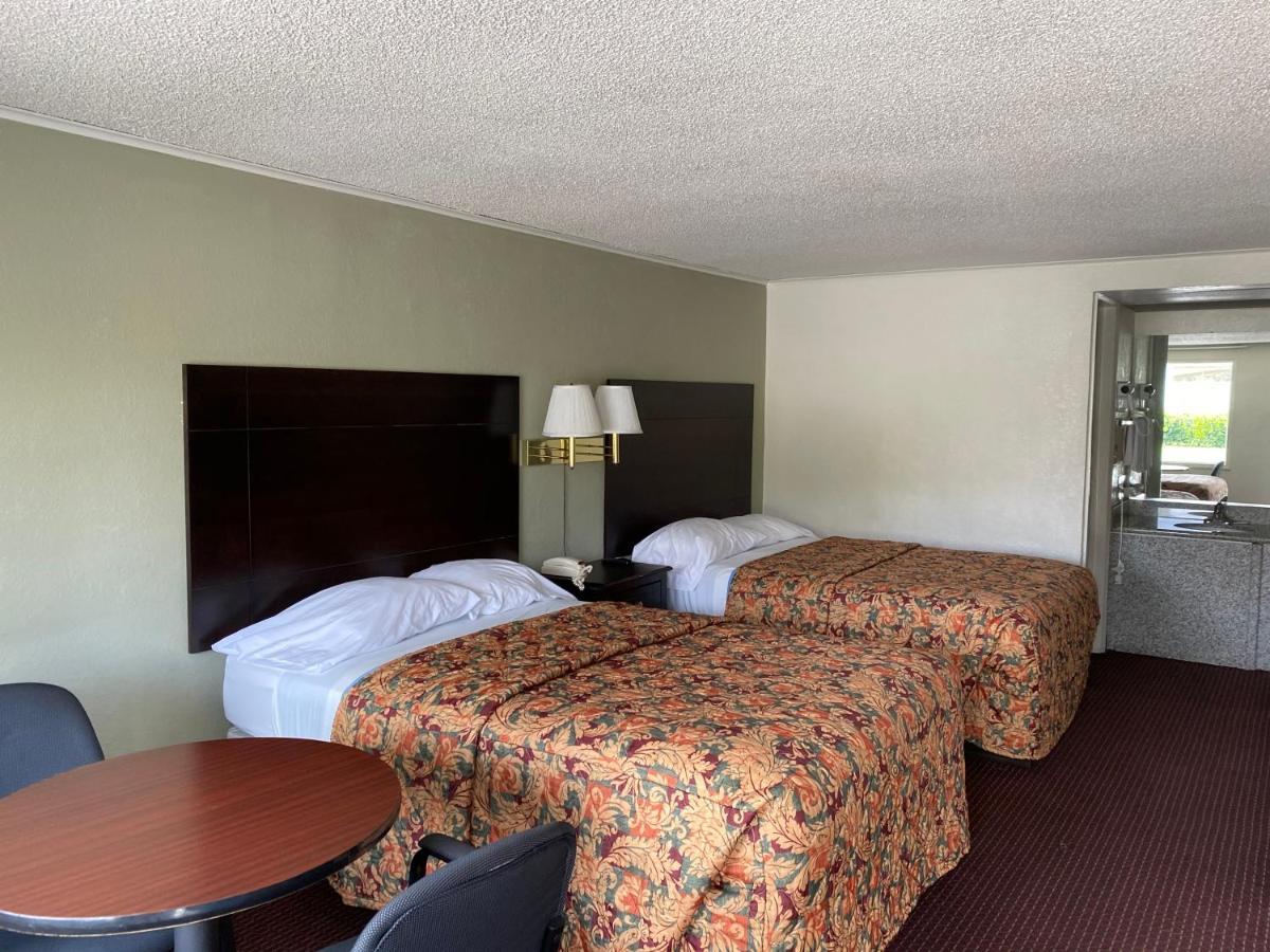 Red Carpet Inn Greensboro Exterior photo