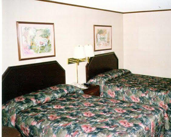 Red Carpet Inn Greensboro Room photo