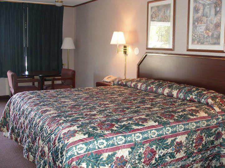Red Carpet Inn Greensboro Exterior photo
