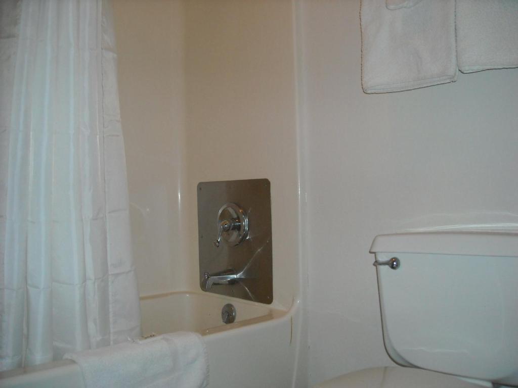 Red Carpet Inn Greensboro Room photo